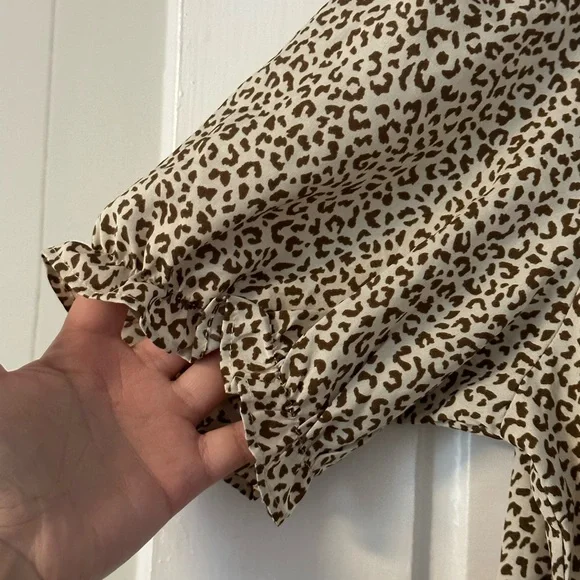 Pretty Garden Leopard Print Puff Sleeve Dress - Picture 2 of 3